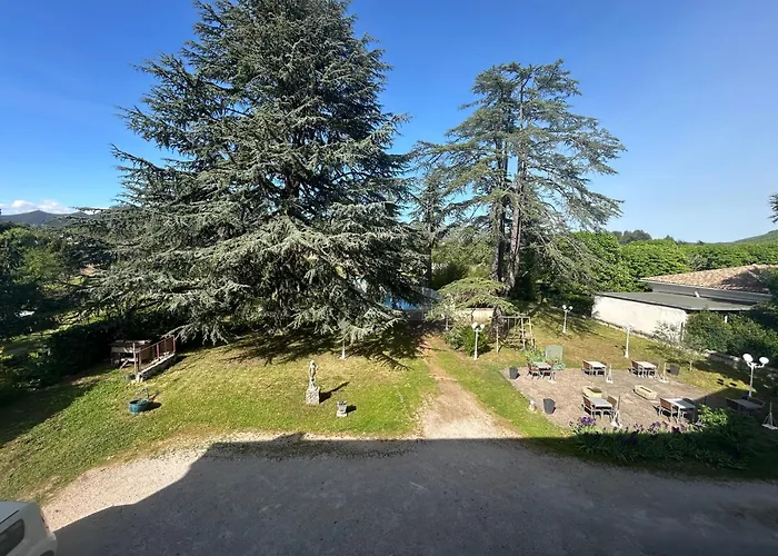 Le Parc Aux Cedres